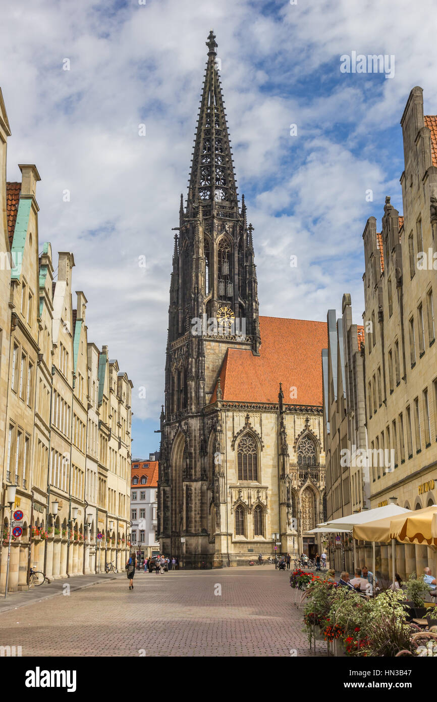 À l'église Lamberti Prinzipal marché dans Munster, Allemagne Banque D'Images