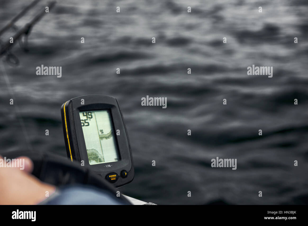 Close-up de sonar de poissons montrant la profondeur et pêcher sur le lac Nipissing Banque D'Images