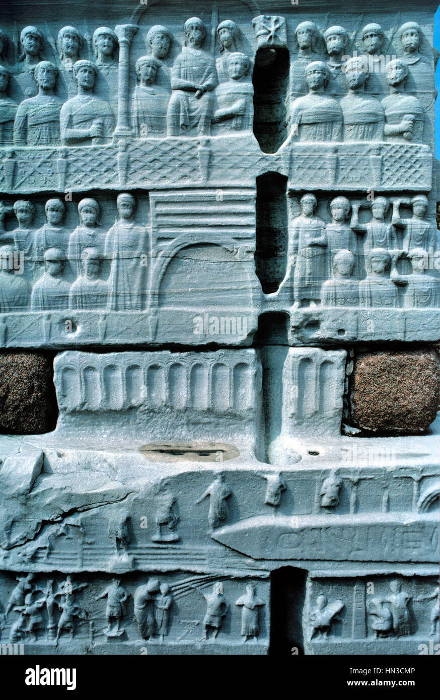 Allégement sculpté sur la base de l'obélisque égyptien dans l'Hippodrome Istanbul TURQUIE Banque D'Images
