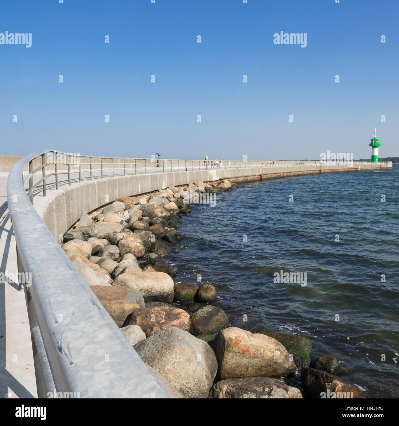 Pier de Lübeck Travemuende avec lighthouse Banque D'Images