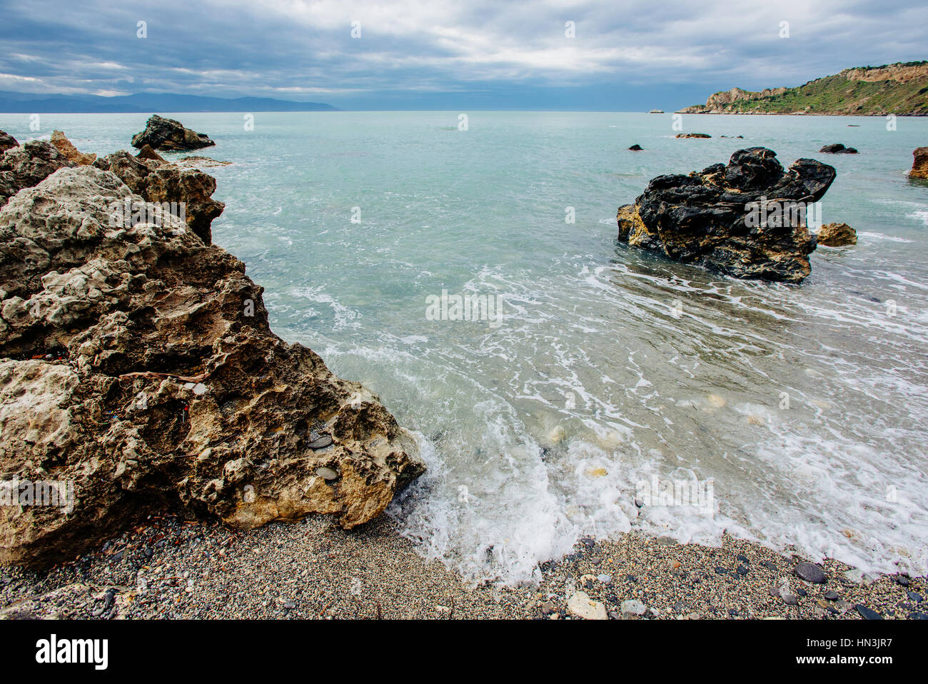 Côte Rocheuse pittoresque Cap Milazzo.La Sicile, en Italie. Banque D'Images