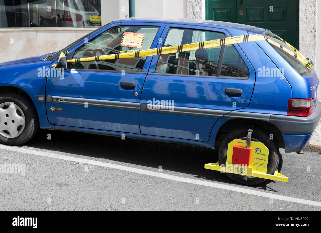Un collier de ticket de parking à Lisbonne, Portugal Banque D'Images