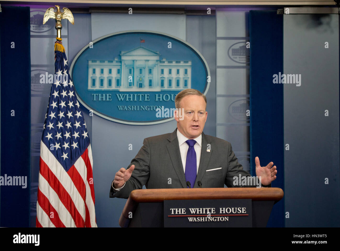 Sean Spicer, le Secrétaire de presse de la Maison Blanche, est titulaire de la conférence de presse quotidienne à la Maison Blanche à Washington DC Banque D'Images