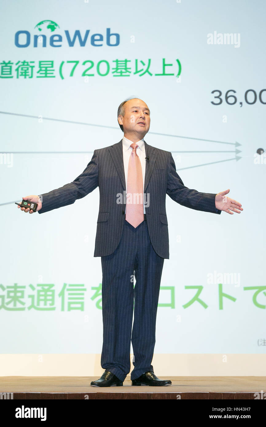 Groupe SoftBank Corp. CHEF Masayoshi fils parle pendant une conférence de presse le 8 février 2017, Tokyo, Japon. Son fils ont annoncé une hausse de 18 % dans le bénéfice d'exploitation de la société jusqu'à la fin de l'exercice troisième trimestre par rapport à l'année précédente. Fils a également dit qu'il projette d'investir plus dans les États-Unis dans le cadre d'atout et de l'administration estime que la déréglementation signifie de meilleures conditions pour les entreprises pour les Japonais groupe de télécommunications. Il s'est refusé à tout commentaire sur la controversée d'Atout les politiques d'immigration. Credit : Rodrigo Reyes Marin/AFLO/Alamy Live News Banque D'Images