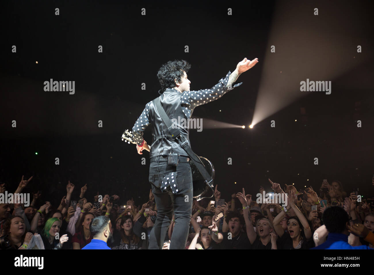 Londres, Royaume-Uni. Le 08 février, 2017. Londres, Angleterre groupe punk rock américain Green Day en concert sur scène la révolution Radio Tour à l'arène O2 , l'Angleterre.© Jason Richardson / Alamy Live News Banque D'Images