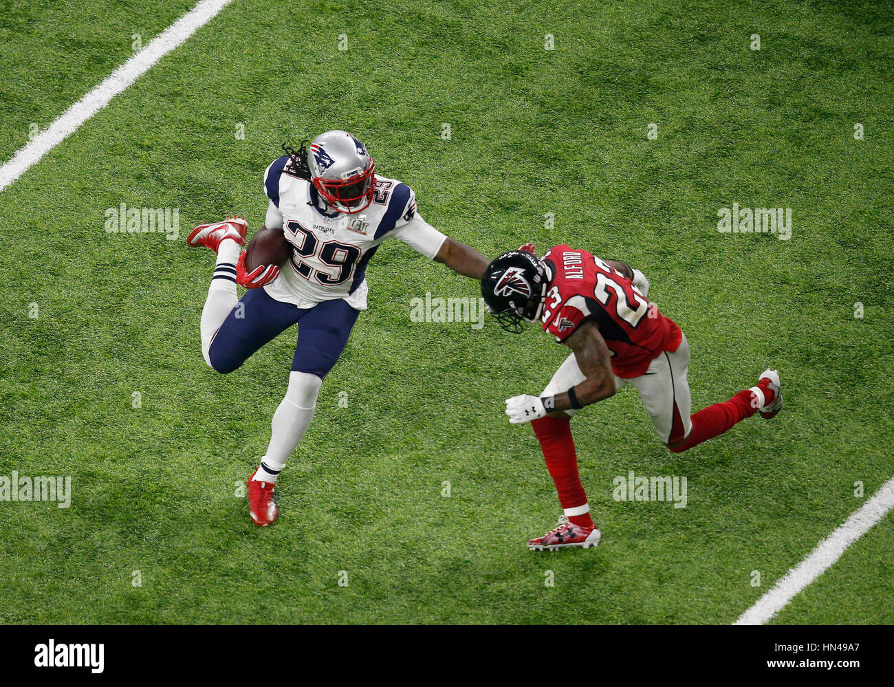 05 février, 2017 New England Patriots running back LeGarrette Blount (29) porte le ballon durant le Super Bowl LI entre les New England Patriots et les Falcons d'Atlanta à NRG Stadium à Houston, Texas. Charles Baus/CSM Banque D'Images