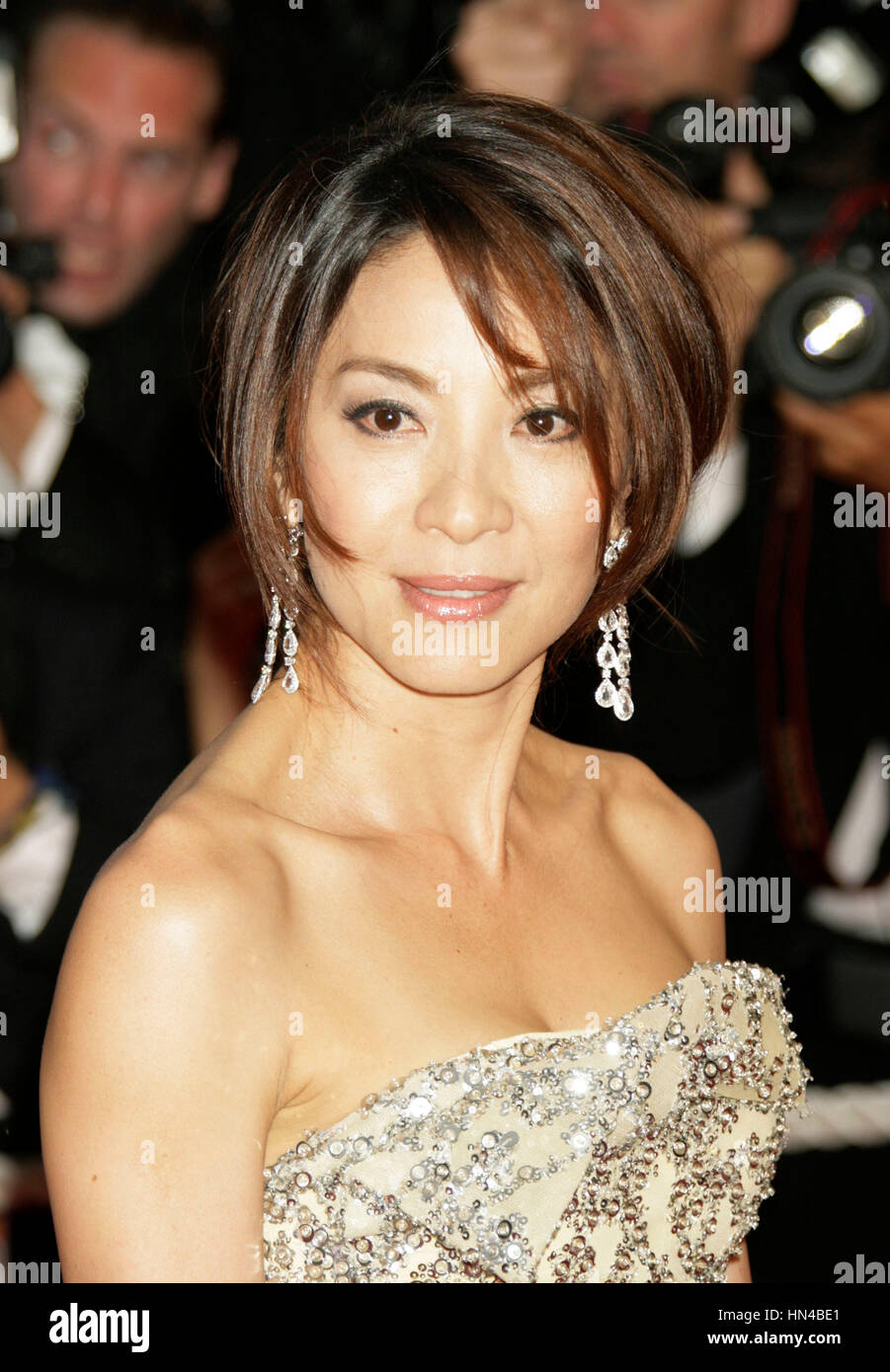 Michelle Yeoh arrive à la première pour le "l'échange" au Palais des Festivals durant le 61ème Festival International du Film de Cannes le 20 mai 2008 à Cannes, France. Photo par Francis Specker Banque D'Images