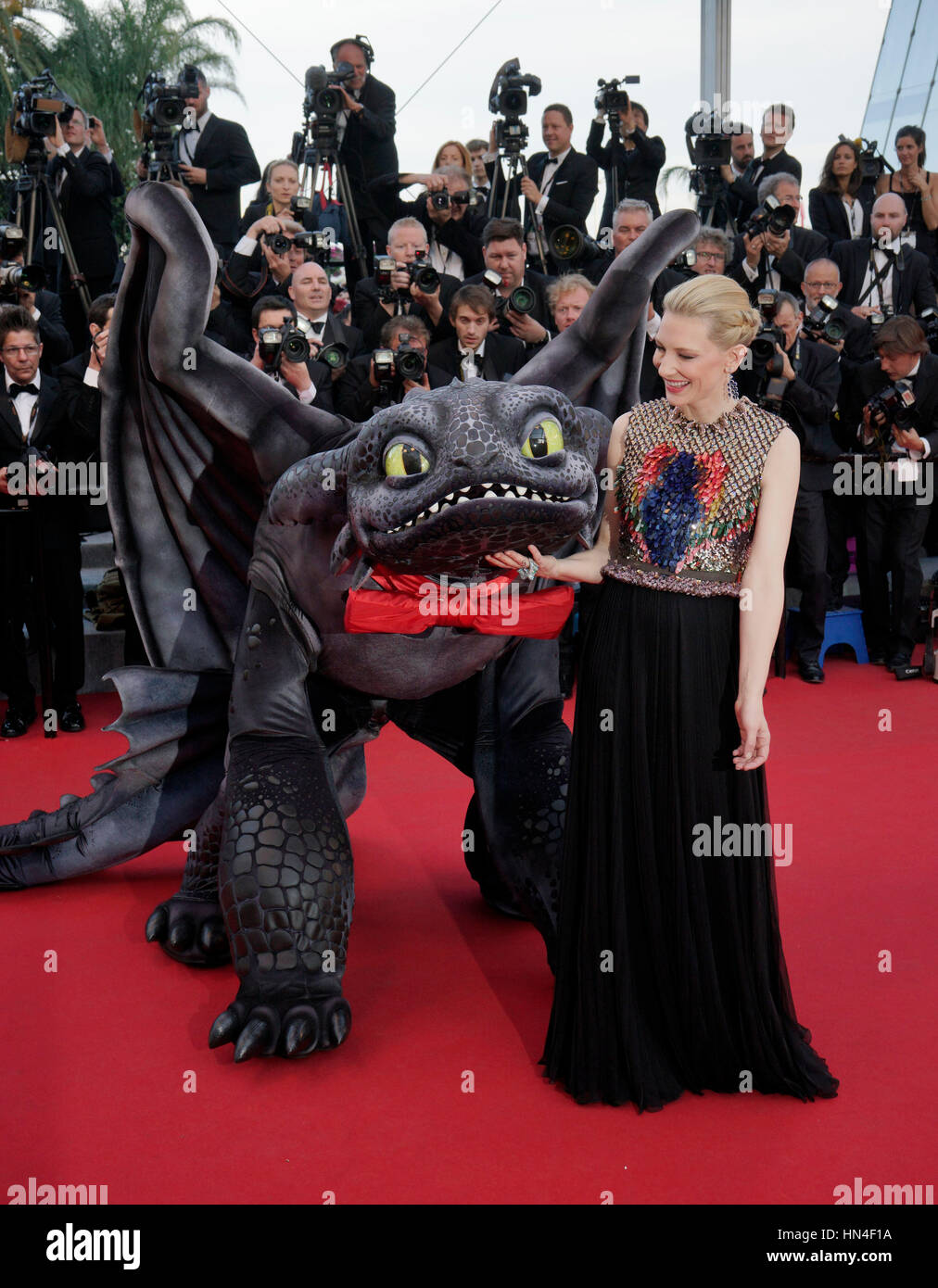 Cate Blanchett arrive à la premiere pour le film, How to Train Your Dragon 2, au Festival de Cannes le 16 mai 2014, à Cannes, France. Photo par Francis Specker Banque D'Images