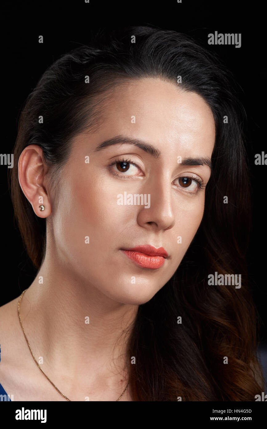 Close up portrait of sad woman isolated on black Banque D'Images