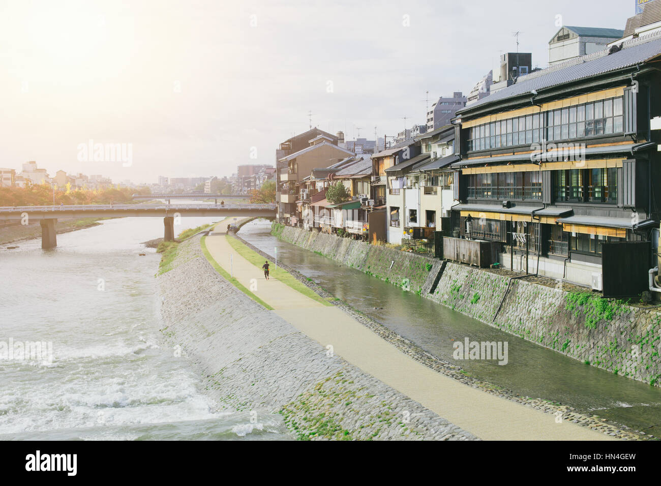 Rivière paysage à Saitocho Kyoto Shijo Pont Ohashi, Kyoto, Japon. Banque D'Images