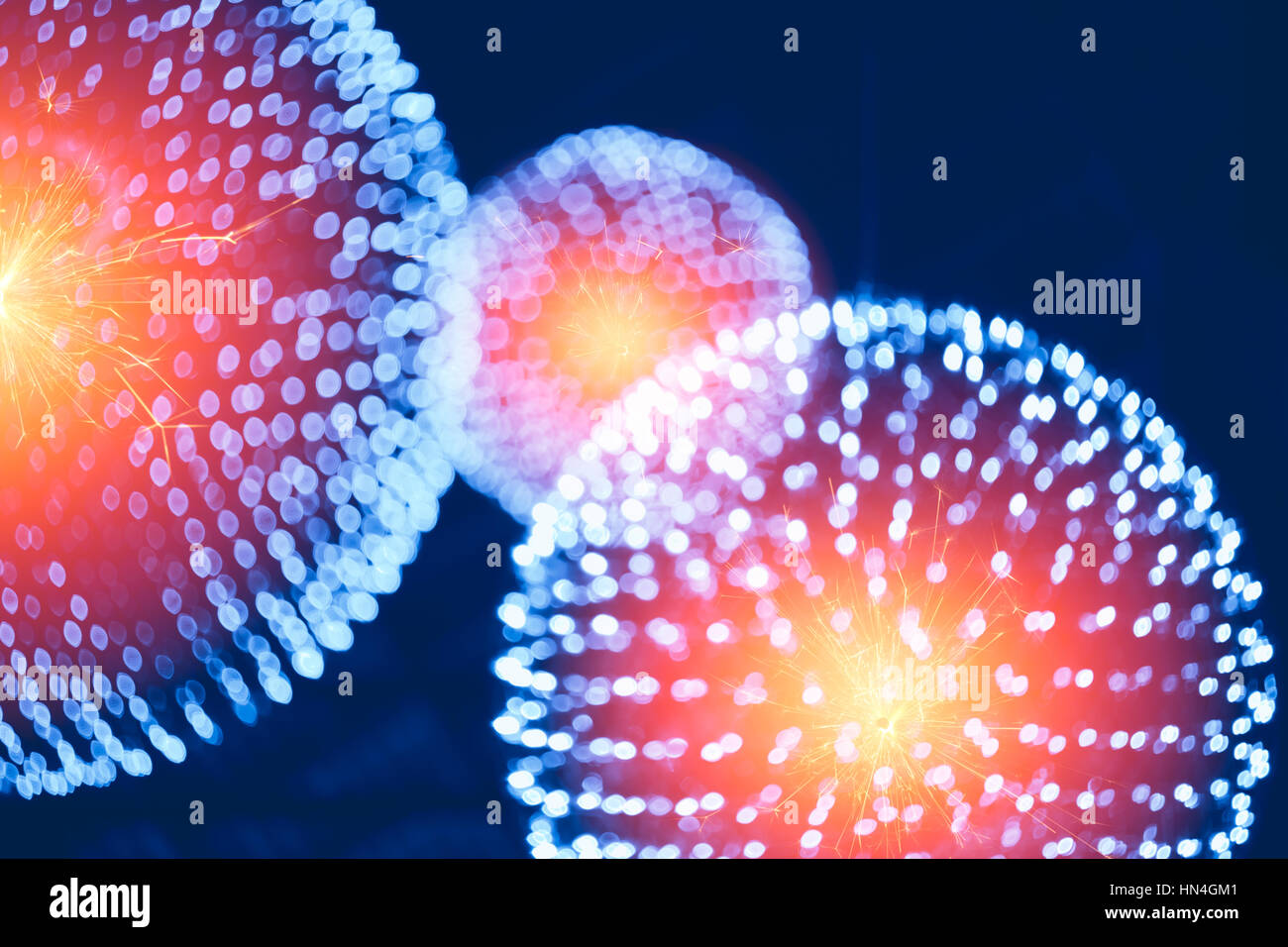 La structure du modèle CG sous forme de bombe nucléaire atome noyau exploser émettent des rayons x ou d'injection de la lumière de champs magnétiques et les particules de l'Europe centrale Banque D'Images