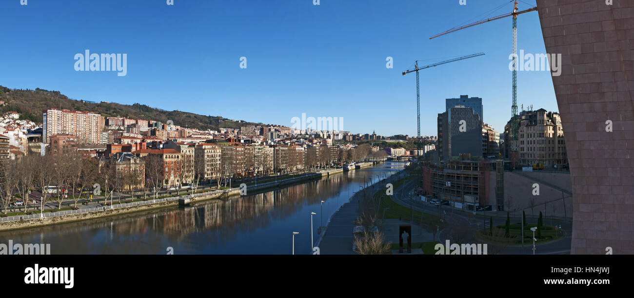 Pays Basque, Espagne : l'horizon de Bilbao Nervion et vu de La Salve pont construit dans les années 1970 Banque D'Images