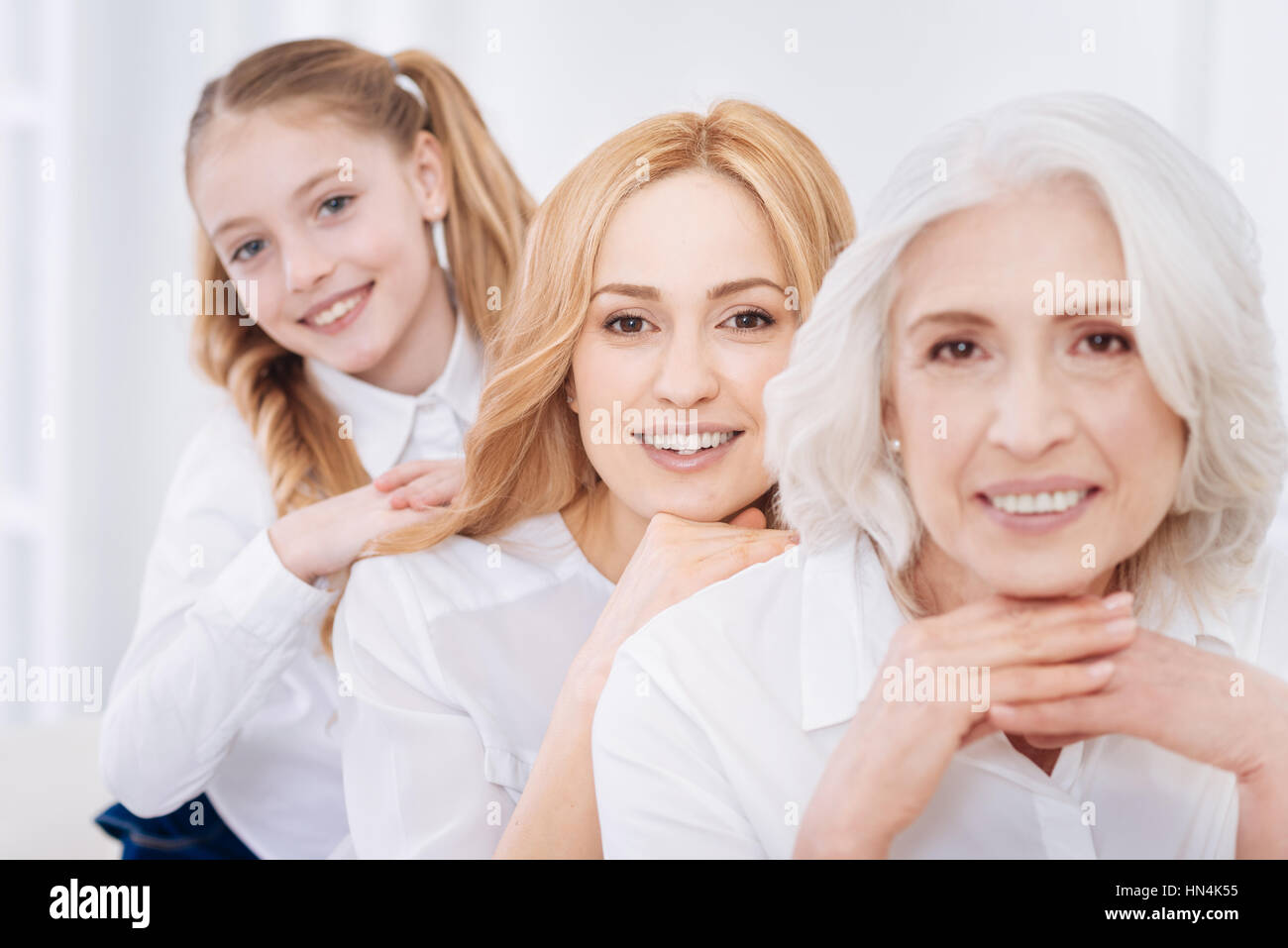 Happy Family ensemble à la maison de repos Banque D'Images