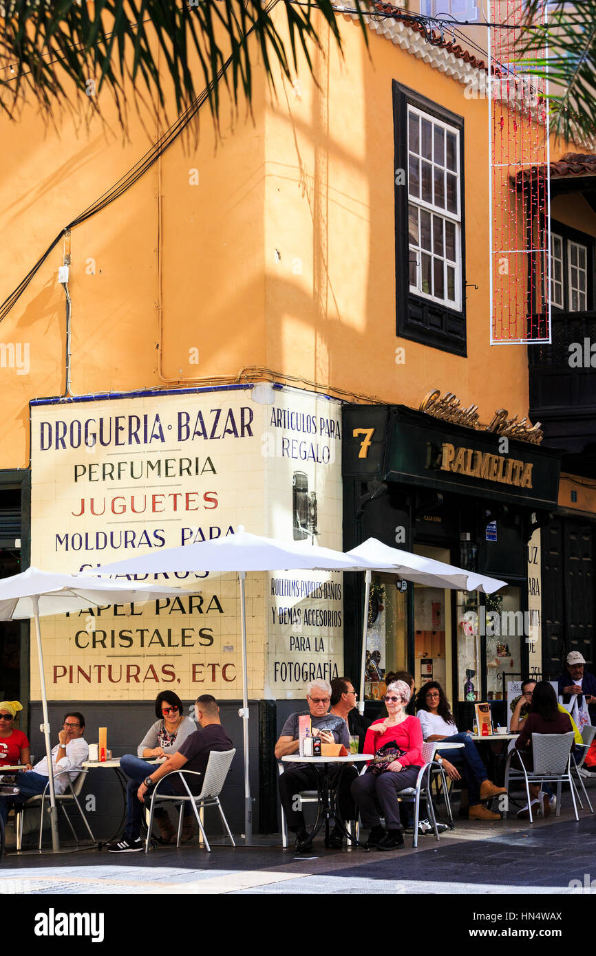 Tables à café, Calle del Castillo, Santa Cruz de Tenerife, Tenerife Banque D'Images