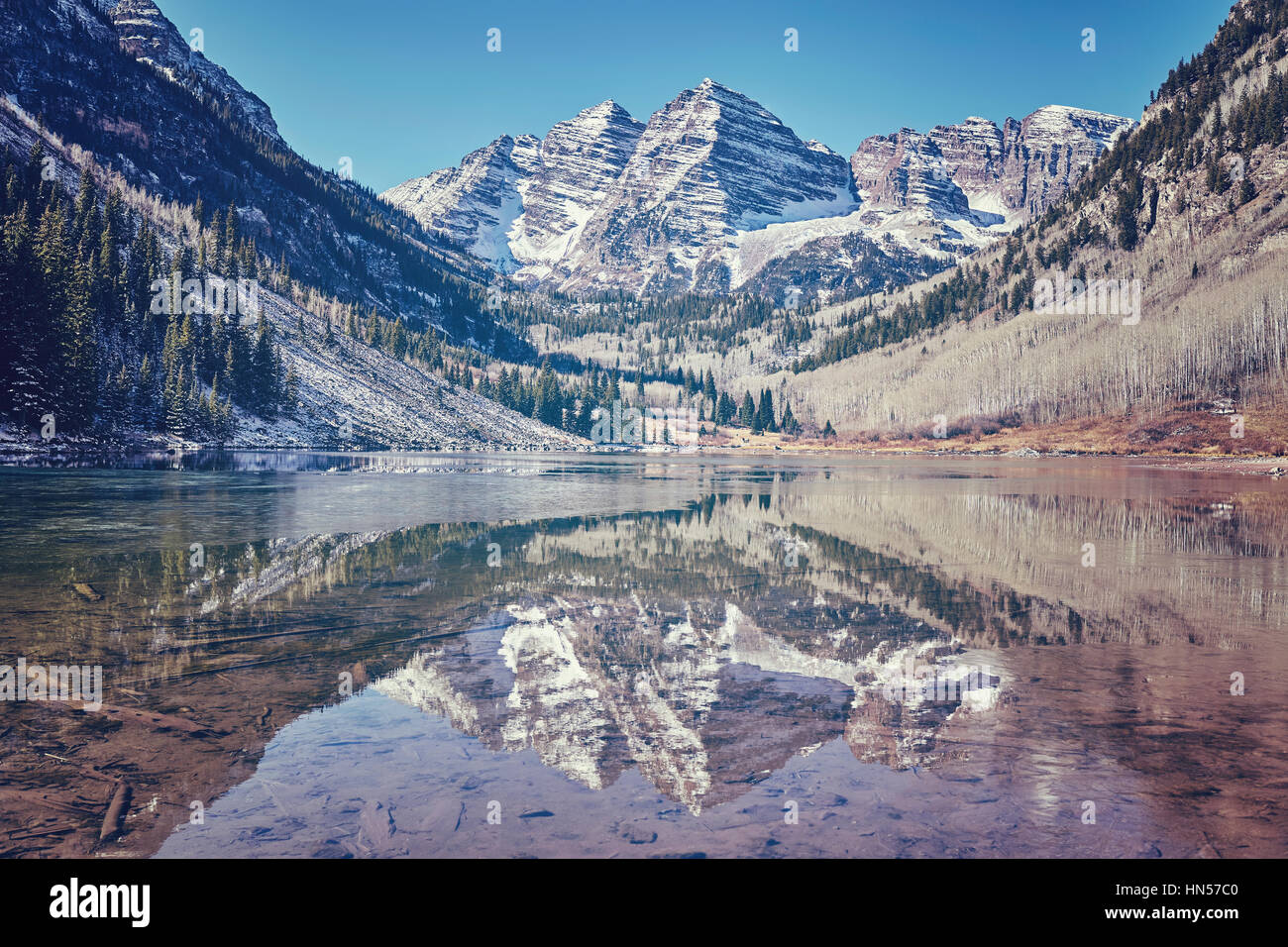 Couleur marron aux couleurs rétro Bells mountain lake landscape, Aspen dans le Colorado aux Etats-Unis. Banque D'Images