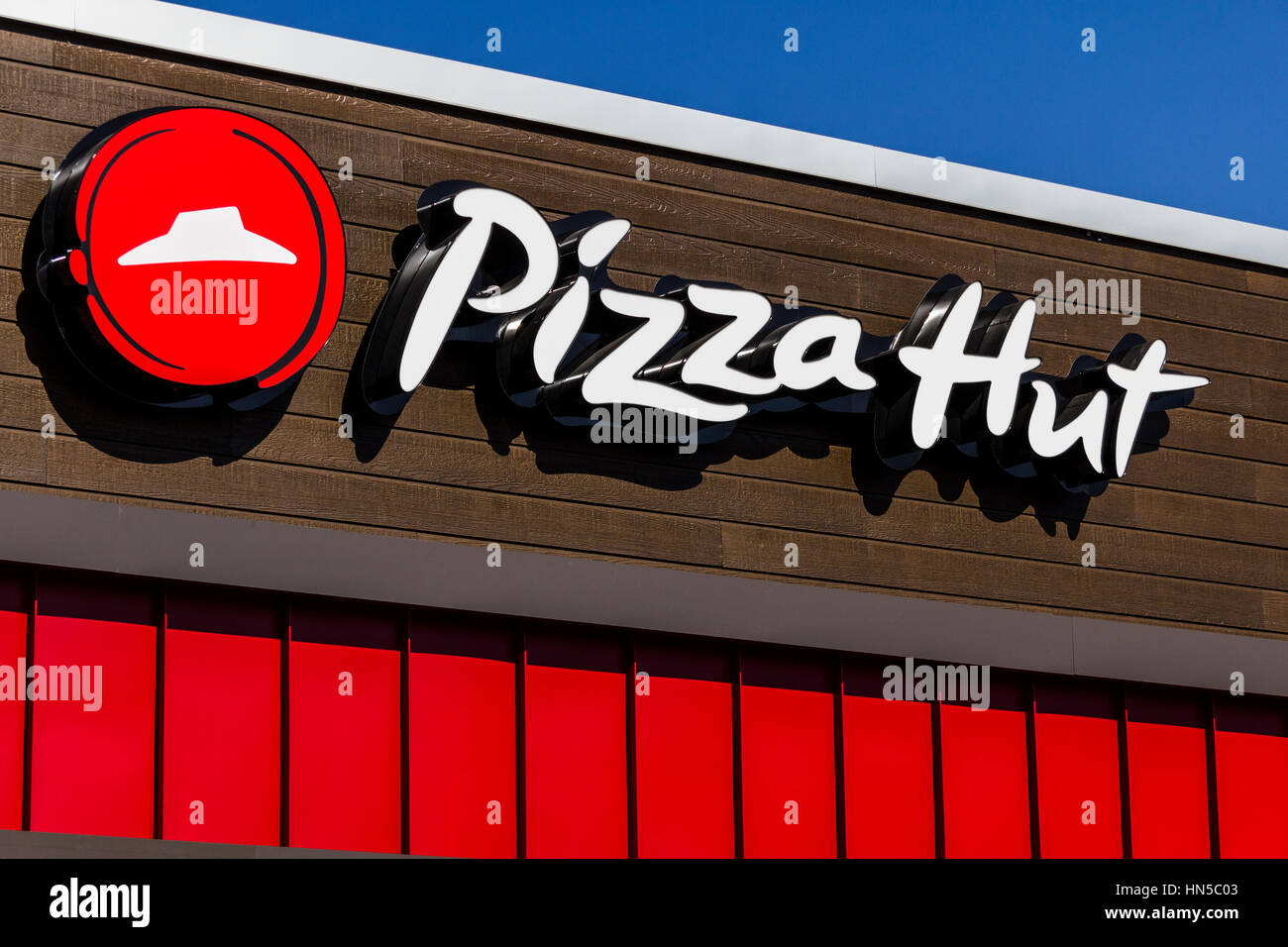 Indianapolis - Circa 2017 Février : Pizza Hut Restaurants à ambiance décontractée. Pizza Hut est une filiale de YUM ! Marques III Banque D'Images