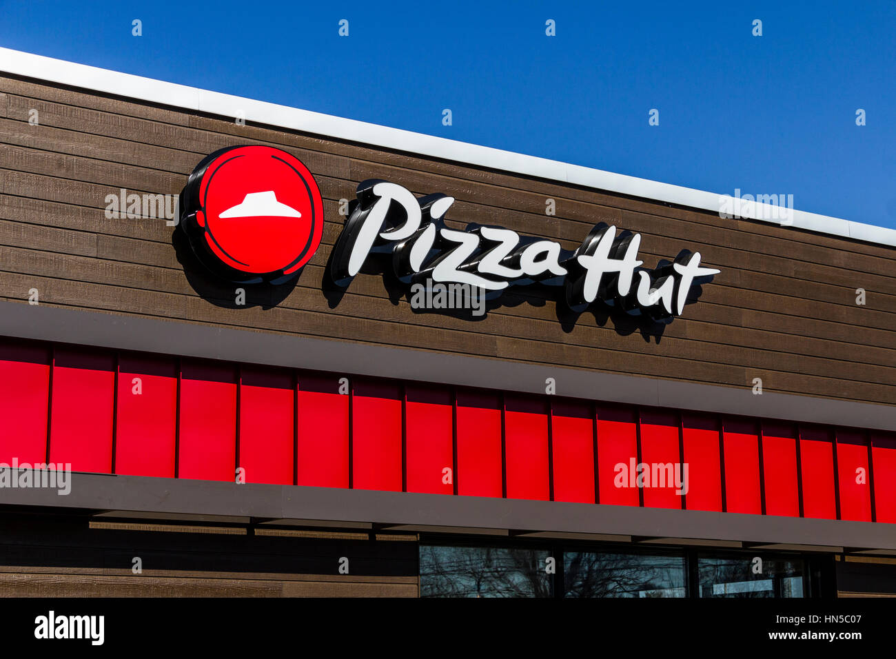 Indianapolis - Circa 2017 Février : Pizza Hut Restaurants à ambiance décontractée. Pizza Hut est une filiale de YUM ! Marques V Banque D'Images