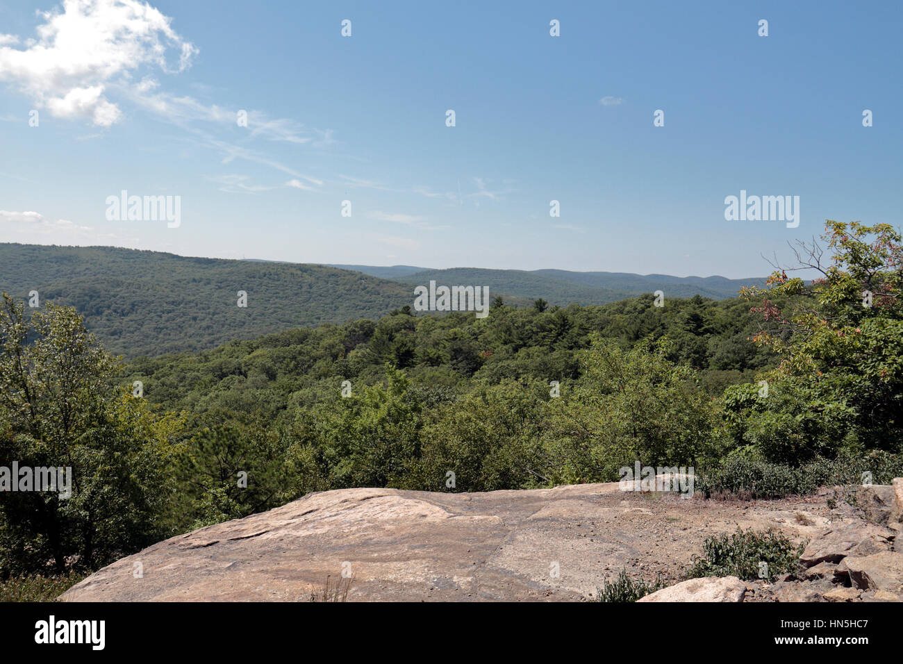 La vue incroyable à (environ) pour le sud au-dessus de parc d'état de Bear Mountain, Rockland County, New York, United States. Banque D'Images