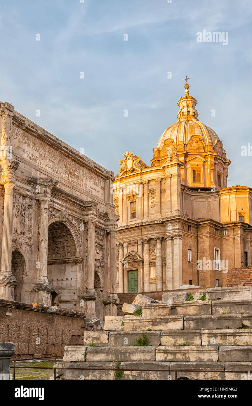 L'Arc de Titus est un 1e siècle arch honorifique situé sur la Via Sacra, Rome, juste au sud-est du Forum Romain. Banque D'Images