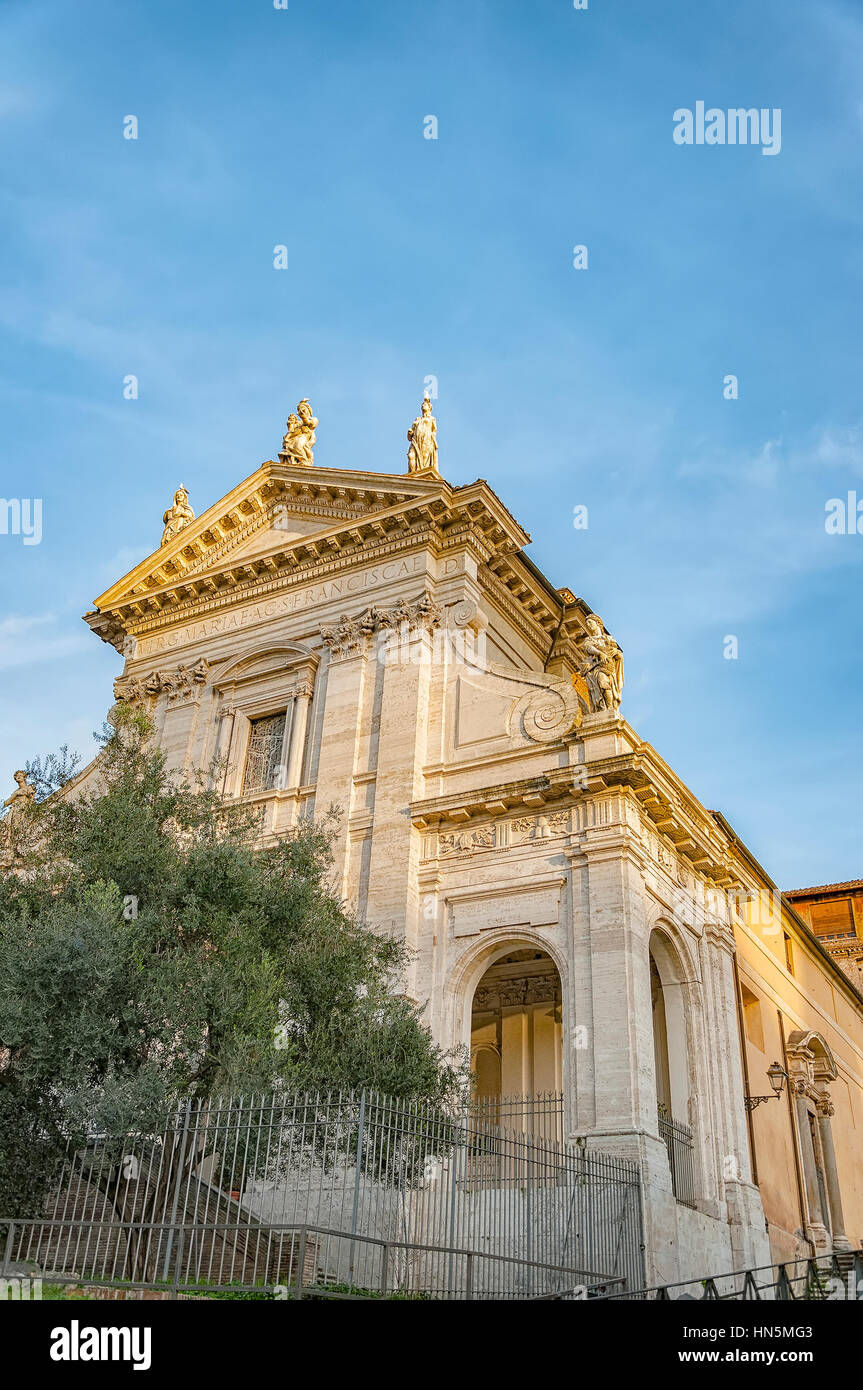 Santa Francesca Romana, précédemment connu sous le nom de Santa Maria Nova, est une église de Rome, Italie, situé près du Forum romain dans le rione Campitelli. Banque D'Images