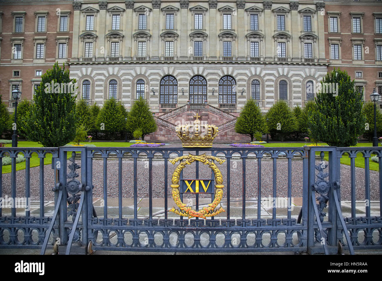 La clôture du Palais Royal avec couronne à Stockholm, Suède Banque D'Images