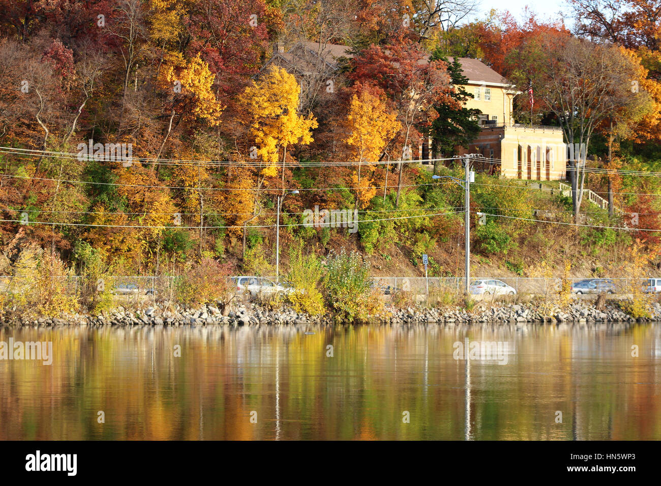 Scène d'automne sur Dubuque Street à Iowa City, Iowa, United States. Banque D'Images