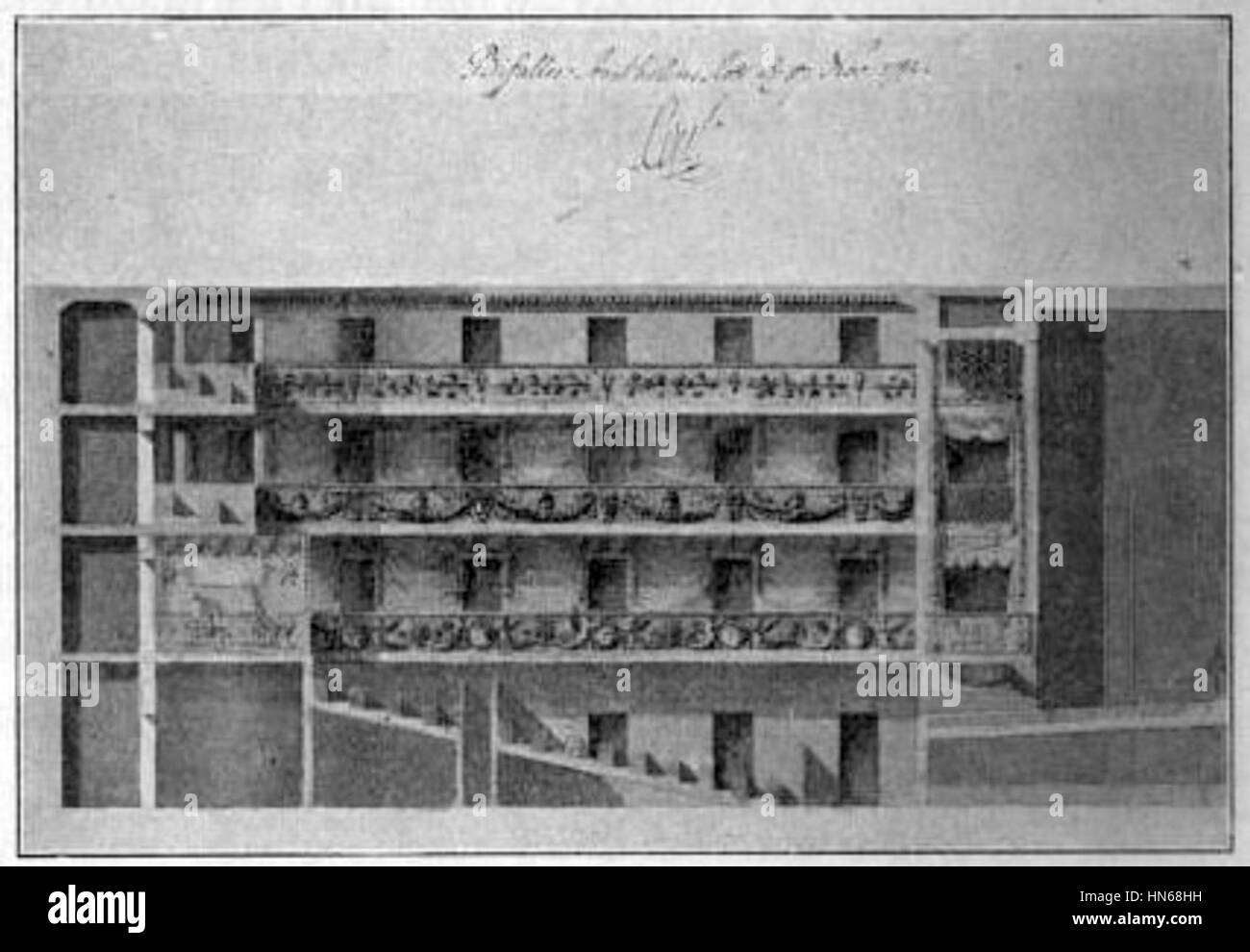 Ce dessin montre une vue en coupe de l'Arsenalsteatern et de la Svenska Teatern à Stockholm, reflétant la conception architecturale et l'agencement de ces théâtres historiques. Le dessin donne un aperçu de la structure et des éléments de conception du bâtiment au début du XXe siècle. Banque D'Images