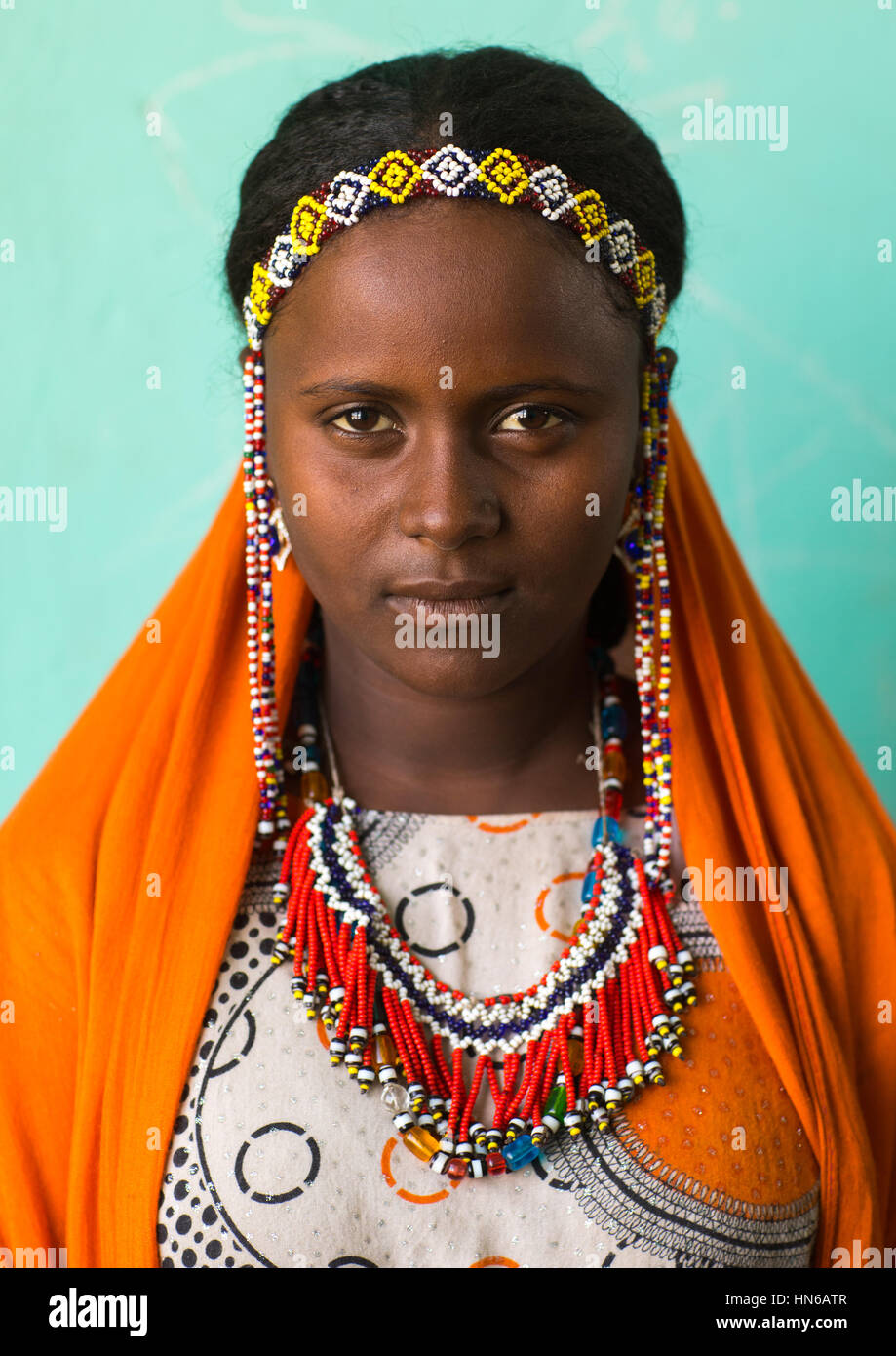 Portrait d'une jeune fille de la tribu Afar avec beaded necklace, région Afar, Semera, Ethiopie Banque D'Images