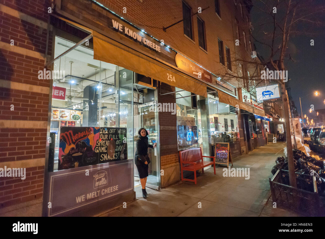 Le Murray's Cheese store à Greenwich Village à New York le Mardi, Février 7, 2017. Kroger Co., la plus grande chaîne d'épiceries aux États-Unis a acquis Murray's Cheese situé à Greenwich Village, à New York, pour un montant non communiqué. Murray a ouvert ses portes en 1940 alors que Kroger est situé dans 35 états. Kroger a eu un ministère du fromage de Murray dans 350 de ses magasins dans le cadre d'un accord datant de 2008.(© Richard B. Levine) Banque D'Images