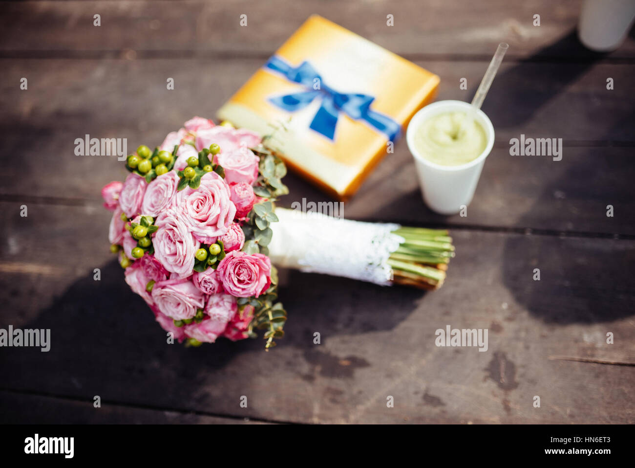 Mariage bouquet de mariée - fleurs colorées. Banque D'Images