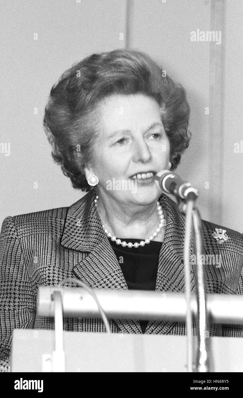 Rt. L'honorable Margaret Thatcher, ancien Premier ministre britannique, s'exprime lors d'une conférence à Londres le 1 juillet 1991. Elle a été Premier Ministre à partir de 1979-1990. Banque D'Images