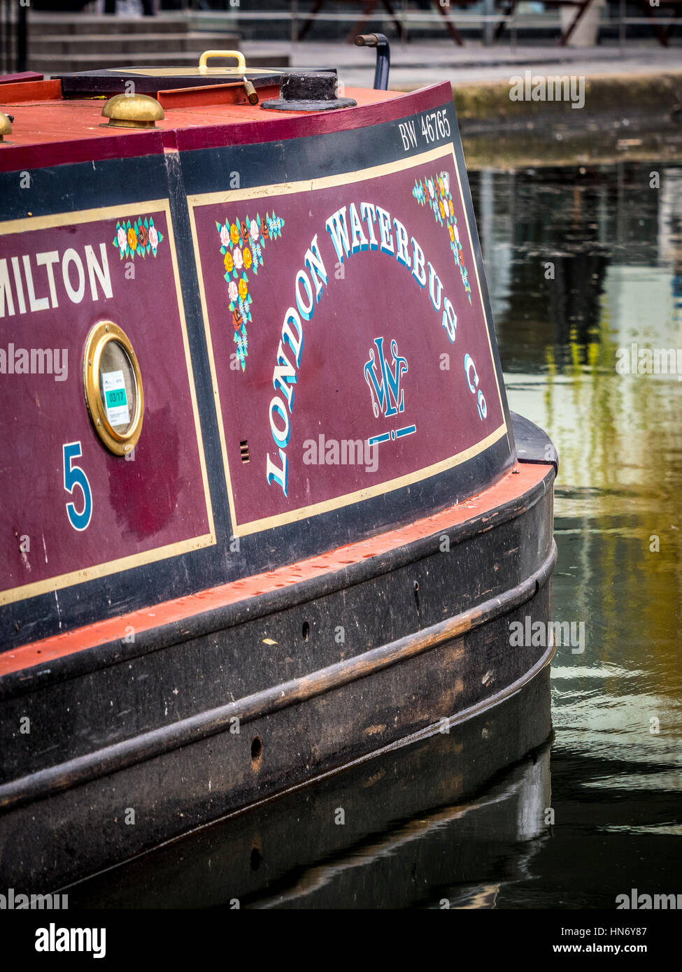 London Waterbus Company inscription peinte sur du côté de canal boat Banque D'Images