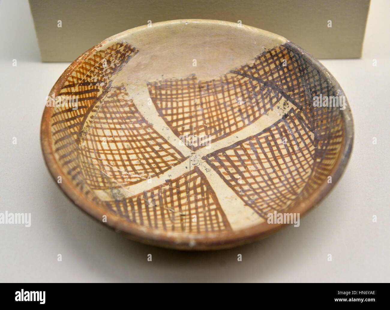 Bol. Tayma, Sana'AIE. Début-mi-1er millénaire avant notre ère. Terre cuite peinte. Musée National, Riyad. L'Arabie Saoudite Banque D'Images