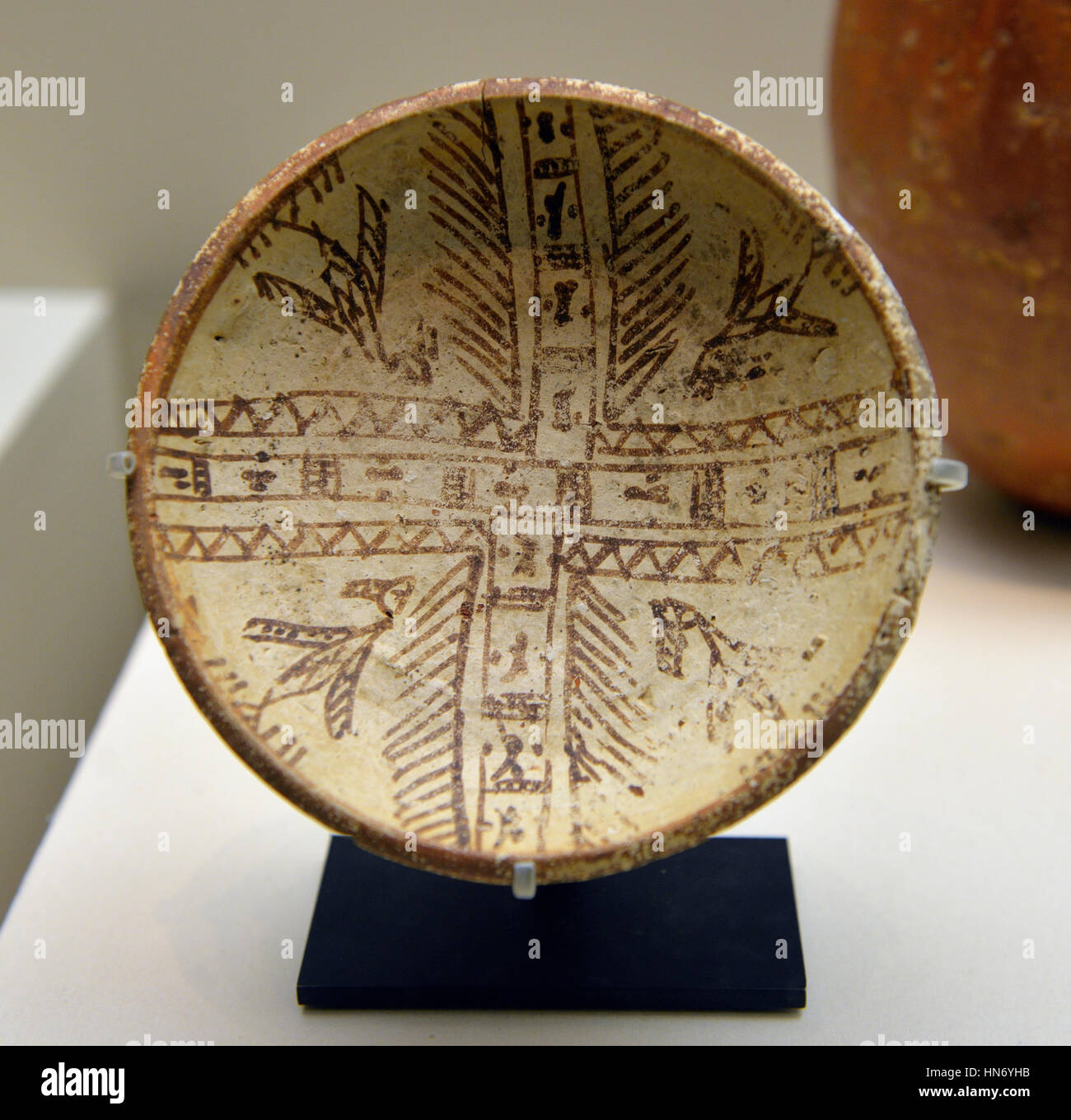 Bol peint. Tayma, Sana'AIE. Début-mi-1er millénaire avant notre ère. Céramique. Musée National, Riyad. L'Arabie Saoudite. Banque D'Images