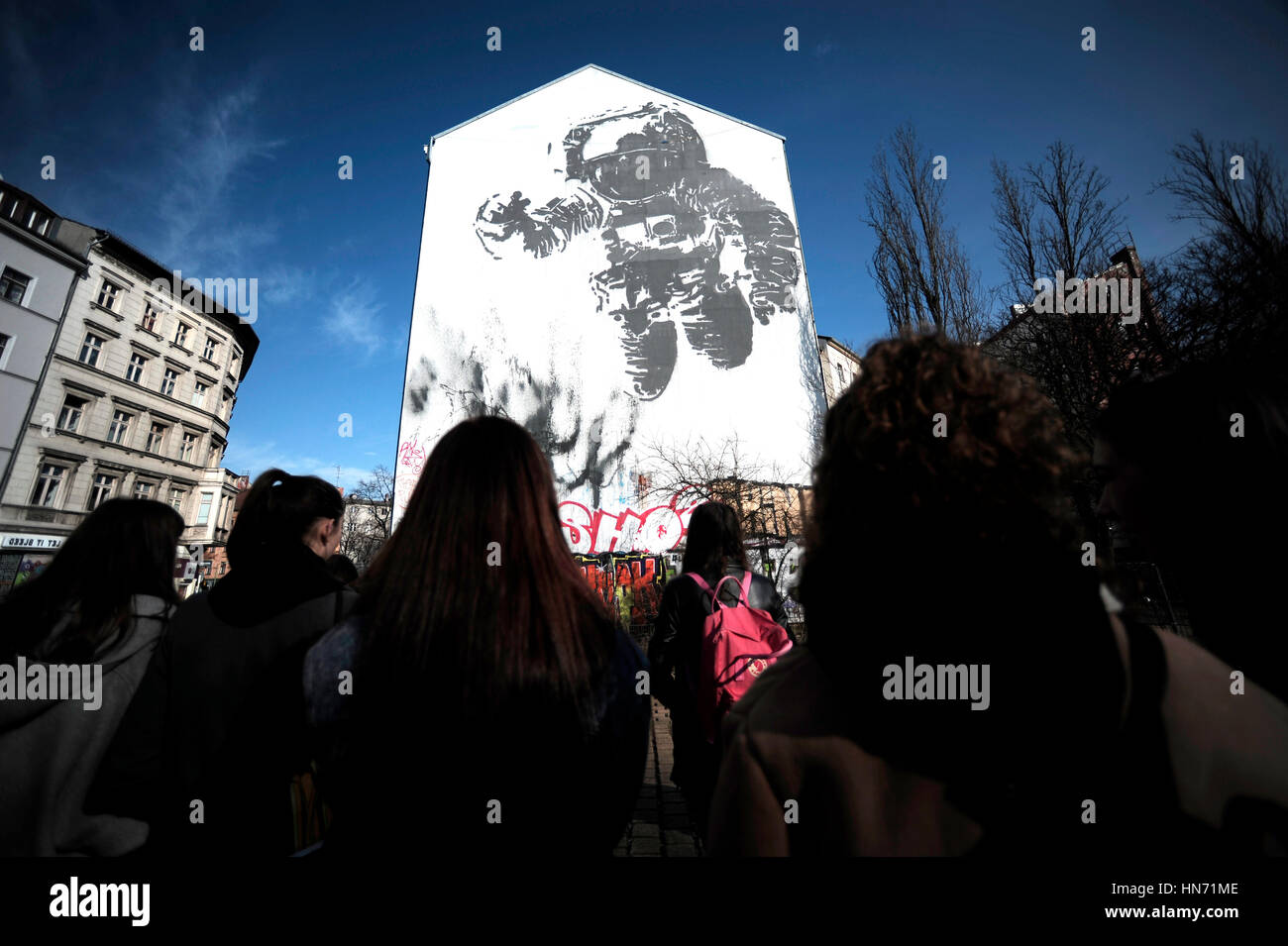 Peinture murale de l'astronaute à Berlin par Victor Ash, dans le cadre de l'urban art festival 2007 Backjumps Banque D'Images