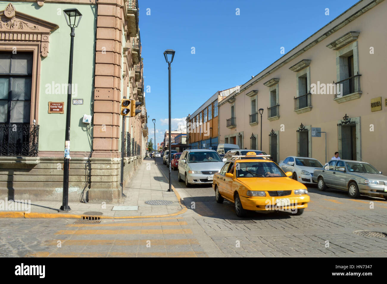 Oaxaca, Mexique - 16 novembre 2014 : les rues de la belle ville coloniale de Oaxaca sont vus sur une chaude journée ensoleillée, Mexique Banque D'Images