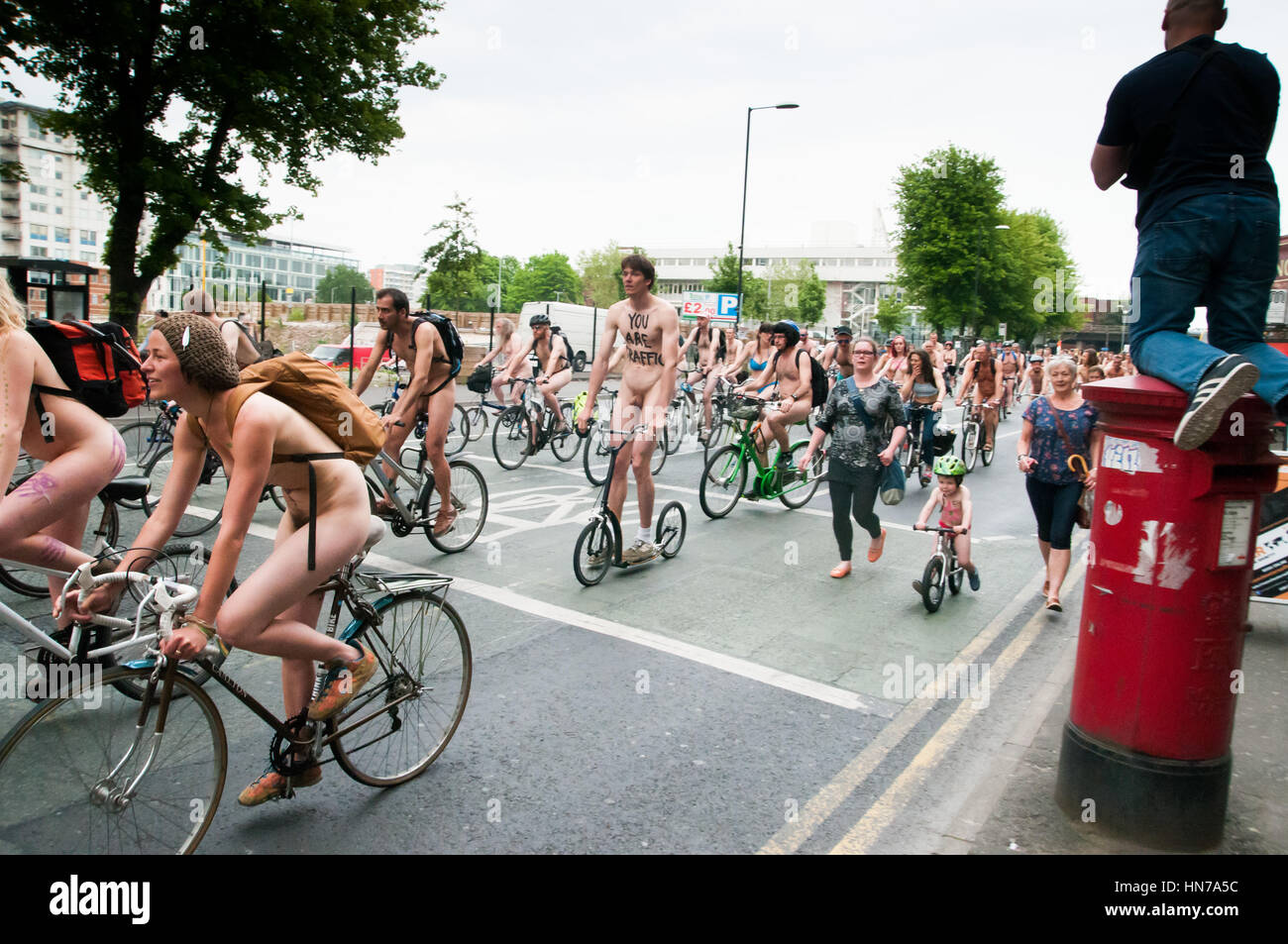 World Naked Bike Ride Manchester 2015 Participants Banque D'Images