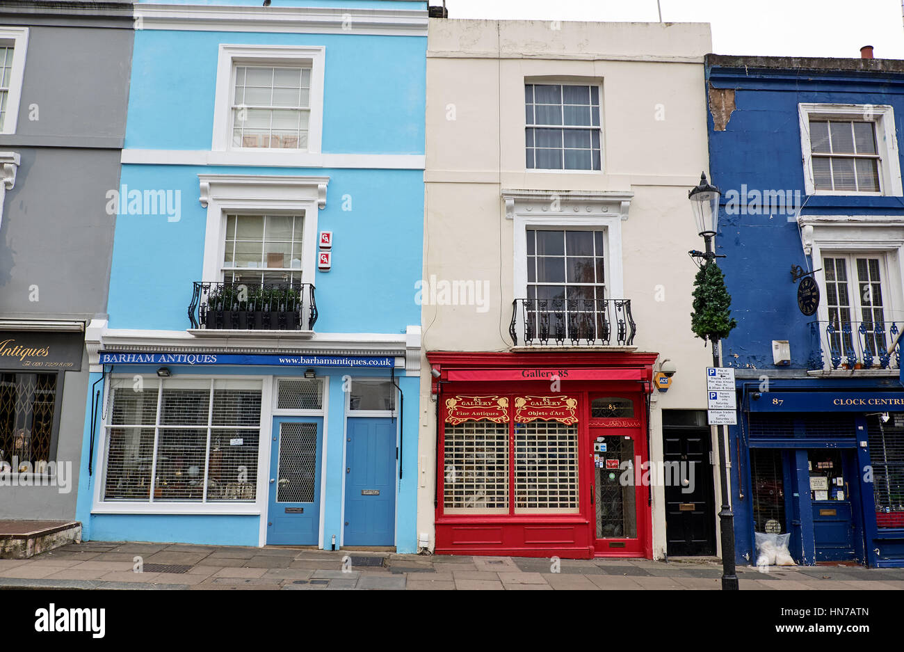 LONDON CITY - 25 décembre 2016 : le célèbre bâtiment de couleur de façades en withstore Portobello Road Nottinghill fronts sur la rue Banque D'Images