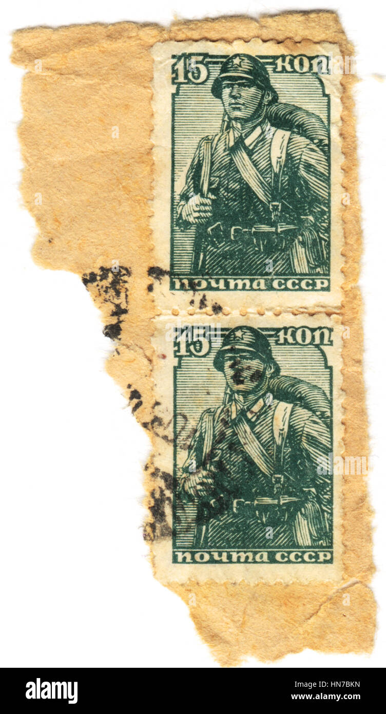Le timbre-poste imprimé en URSS montre un soldat de la Seconde Guerre mondiale, vers 1943 Banque D'Images