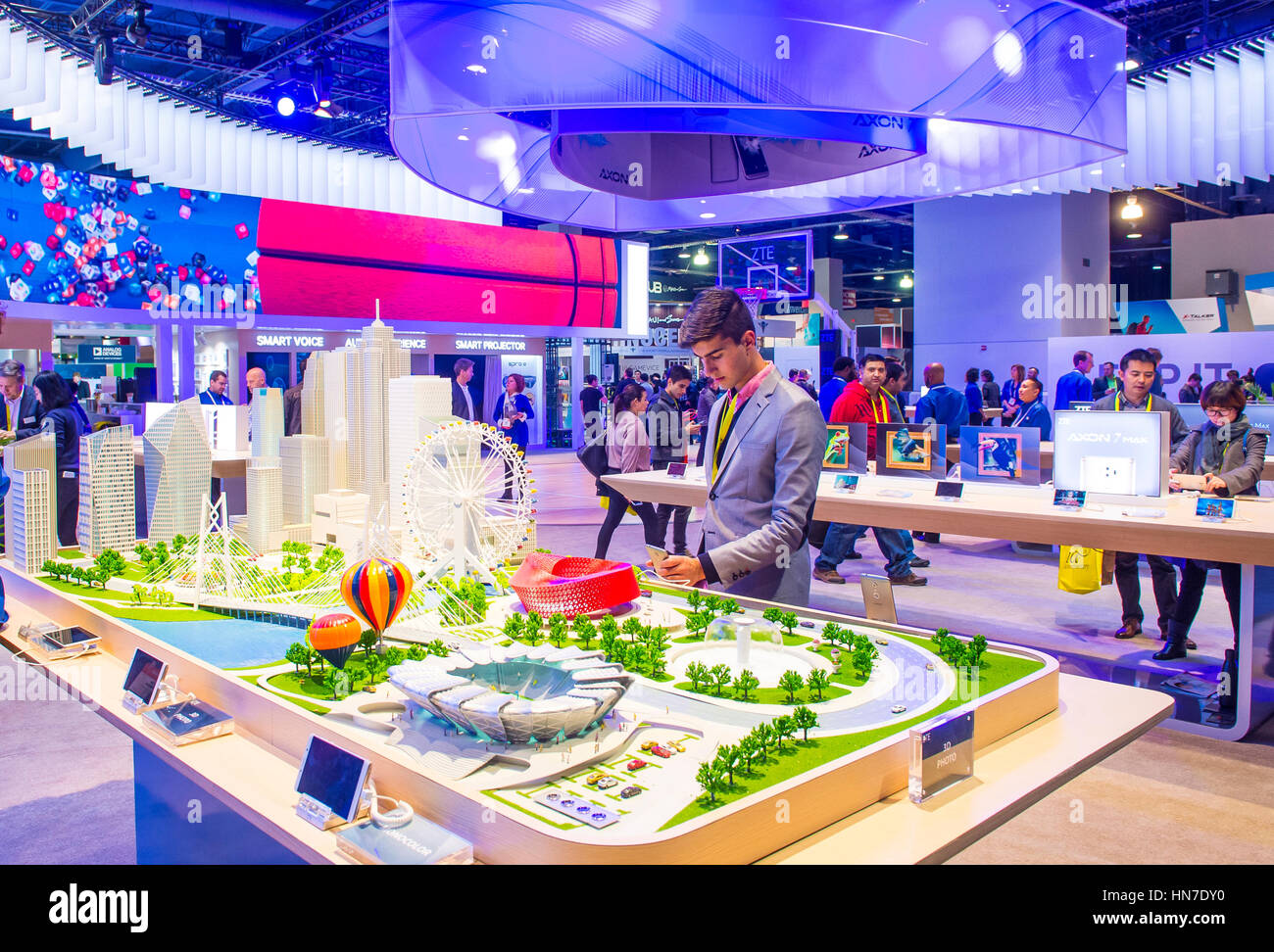 Le stand ZTE au CES qui a eu lieu à Las Vegas, le CES est le premier consommateur mondial-electronics show. Banque D'Images