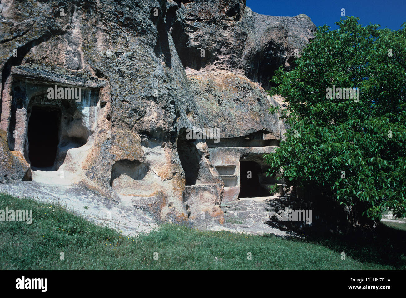 Troglodytes troglodytes ou maisons Rock-Cut chez Midas Sehri (Yazilkaya), le cadre historique de la ville du Roi Midas, Phrygie, Turquie Banque D'Images