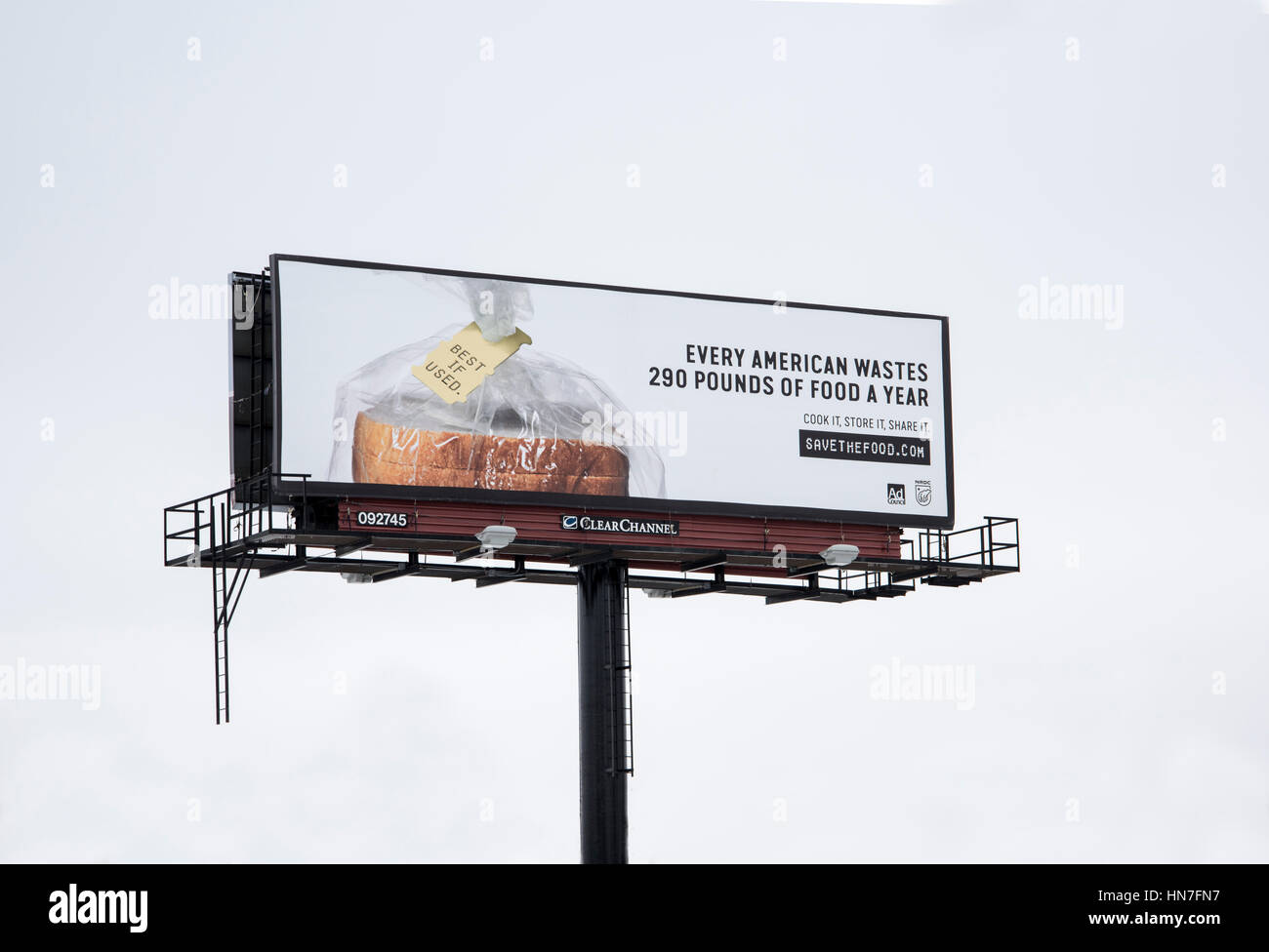 Forest Lake, Minnesota. Message de panneaux pour aider les gens à regarder le gaspillage alimentaire tout en aidant l'environnement. Banque D'Images
