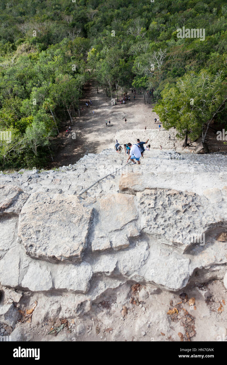 Vue aérienne depuis le sommet de Nohoch Mul la pyramide du temple, Coba, civilisation maya antique, péninsule du Yucatan, état mexicain de Quintana Roo, Mexique Banque D'Images