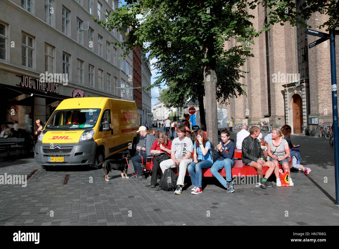 Les personnes bénéficiant de la bière et des glaces à Copenhague, Danemark Banque D'Images