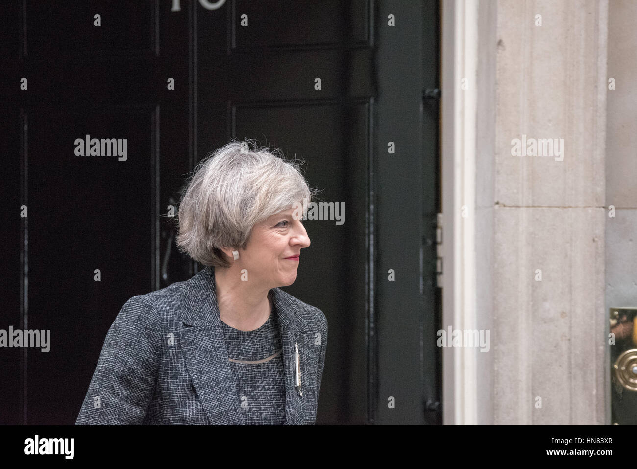Londres, Royaume-Uni. Feb 9, 2017. Le premier ministre peut l'Italien Paolo Gentiloni PM accueille à l'extérieur de 10 Downing Street Crédit : Ian Davidson/Alamy Live News Banque D'Images