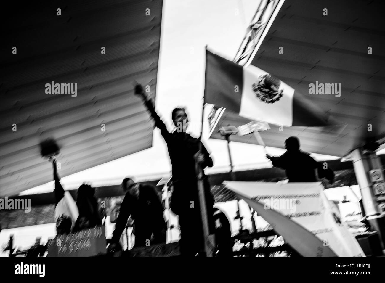 Manifestations à Tijuana, Mexique - 15/01/2017 - Mexique / Basse Californie / Tijuana - Un groupe a pris la douane mexicaine de Tijuana, Baja California, démonstrations à Tijuana, au Mexique, les gens font état d'augmentation des prix des hydrocarbures. - Alexandre Afonso / Le Pictorium Banque D'Images