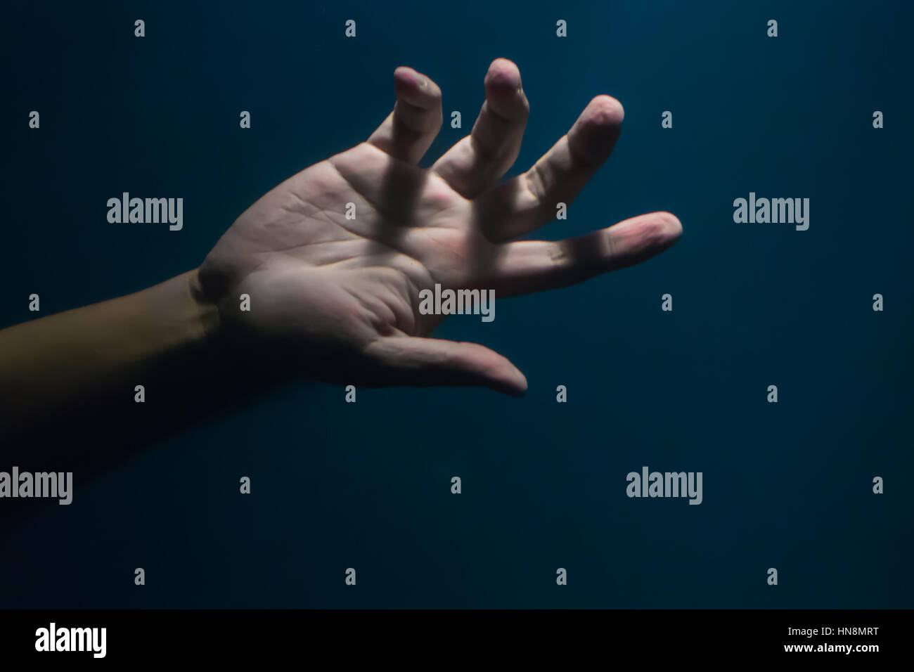 Partie du corps humain sous l'eau Banque D'Images