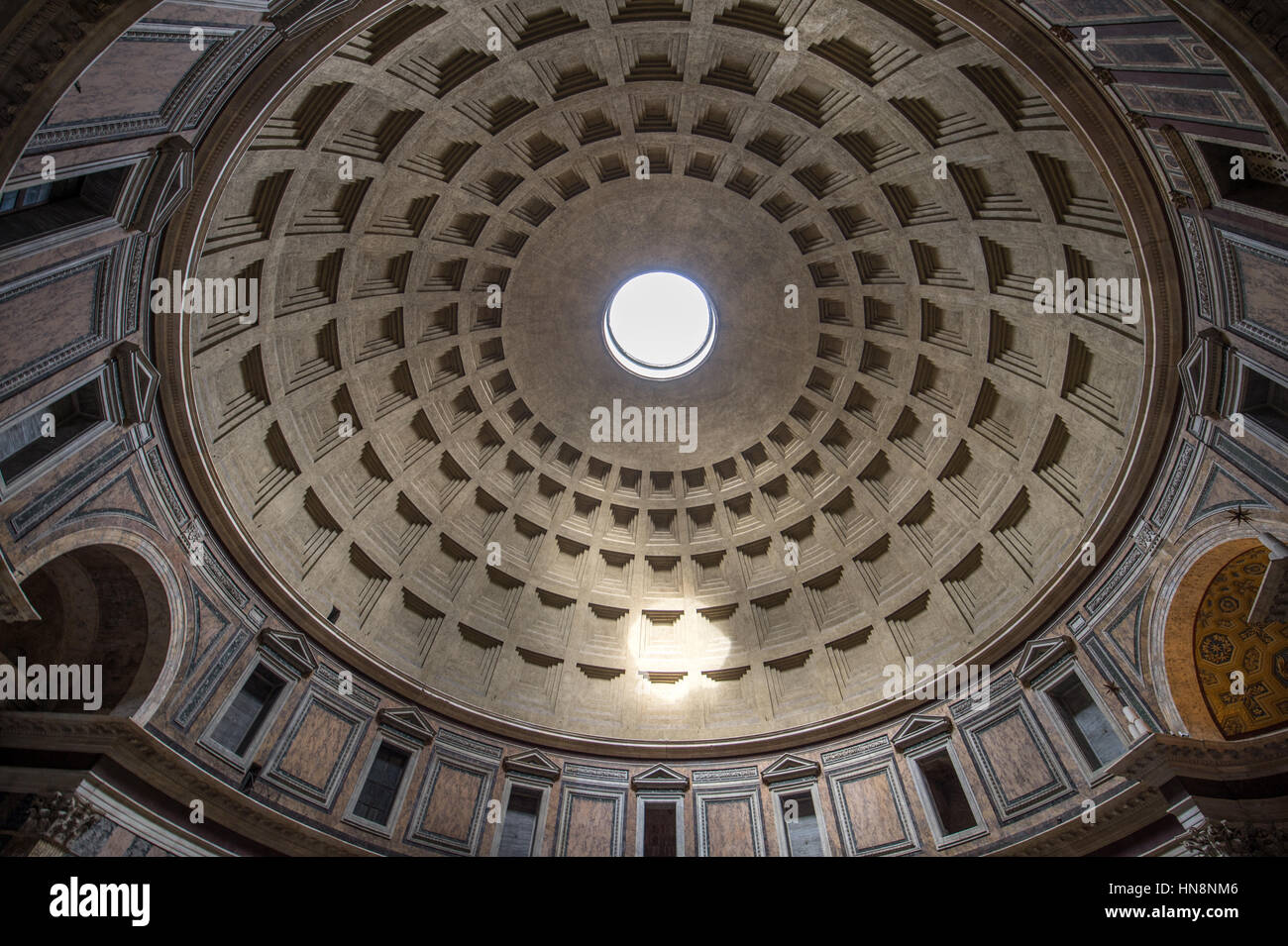 Rome, Italie- vue de l'intérieur du panthéon romain, la plus préservée des capacités de la Rome antique. Il a été construit entre 118 et 125 par l'Empereur Hadria Banque D'Images