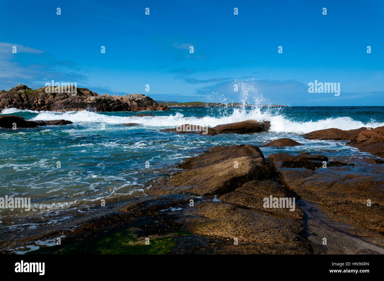 Plage de façon sauvage de l'Atlantique dans le comté de Donegal, Irlande Banque D'Images