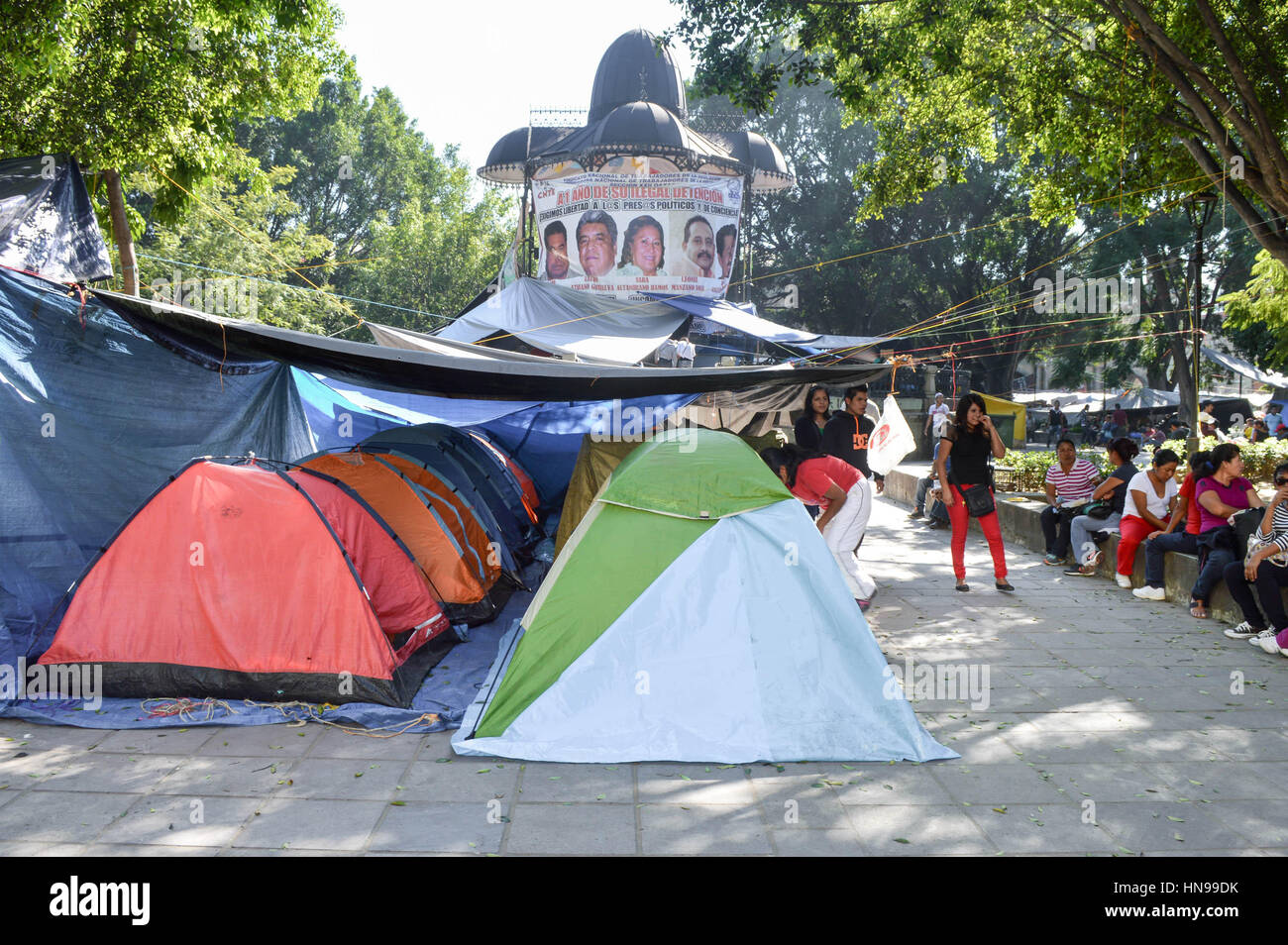 Oaxaca, Mexique - 16 novembre 2014 : protestation des enseignants sur place Zocalo dans la ville d'Oaxaca, des tentes sont vus partout, à Oaxaca, au Mexique. Banque D'Images